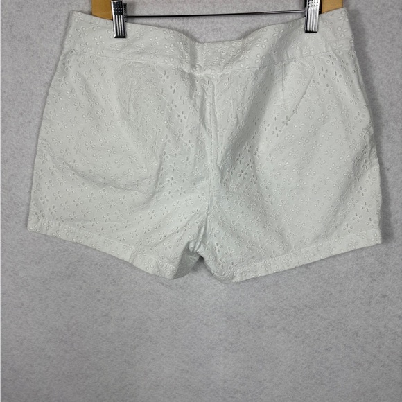 Vineyard Vines White Shorts Size 10 - Picture 2 of 3